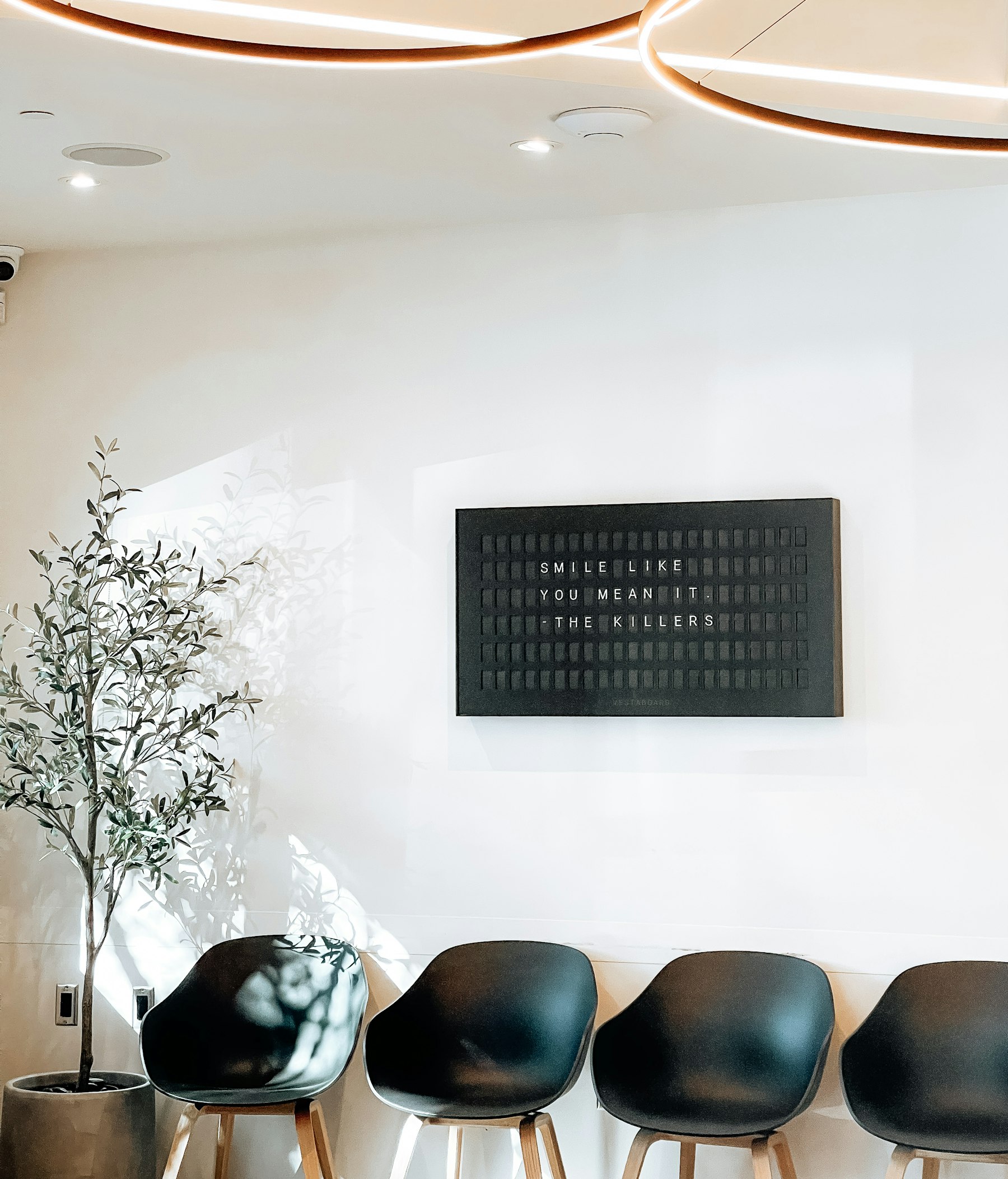 Illustrative dental practice waiting lounge, not the actual clinic